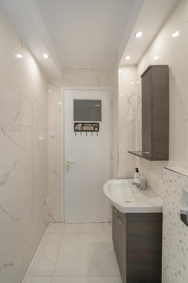 Comfy Apt Next To Metro 아테네 외부 사진